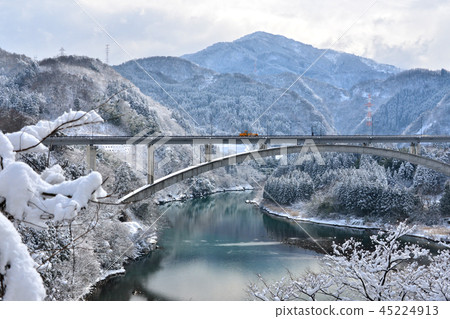 Snowy scenery of Shinto Gorge 45224913