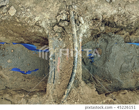Building of line of metallic and fiber optic cable 45226151