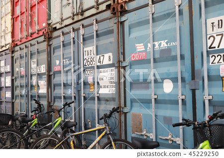 the loading to container depot with cargo 45229250