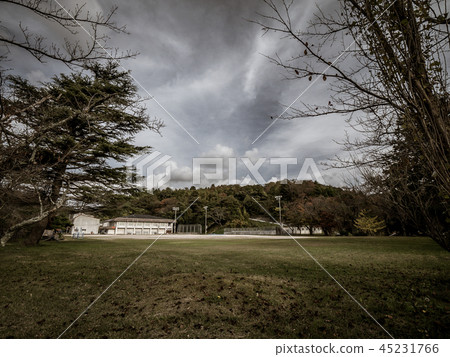 Kyotango市Shinzan小學葡萄酒樣式的被放棄的小學 Kyotango市Shinzan小學葡萄酒樣式的被放棄的小學 45231766