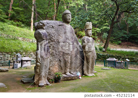 Gyeongju Oyster Buddhist Stone Survey Site Buddha (Treasure No. 121), Gyeongju City, Gyeongbuk Province 45232114
