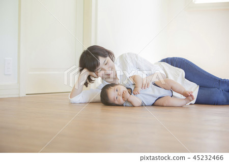 Crawling baby Crawling baby 45232466
