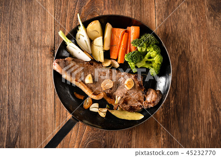 大蒜牛排和烤時令蔬菜2 大蒜牛排和烤時令蔬菜2 45232770