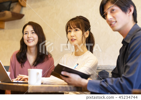 Casual business scene _ cafe 45234744