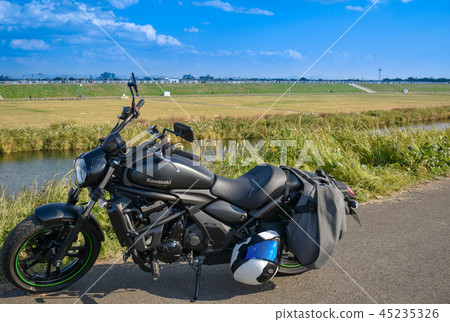 自行車和河流 45235326