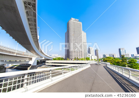 與塔公寓的都市風景 與塔公寓的都市風景 45236160