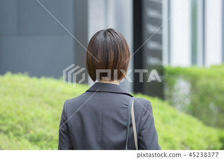 在圖求職圖像後的女商人 在圖求職圖像後的女商人 45238377