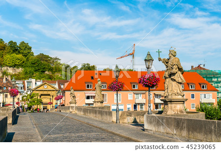 Alte Mainbrucke, the old bridge across the Main river in Wurzburg, Germany Alte Mainbrucke, the old bridge across the Main river in Wurzburg, Germany 45239065