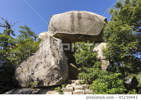 Miyajima Megalith 45239441