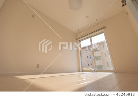 Renovated room From Japanese-style room to Western-style room Renovated room From Japanese-style room to Western-style room 45240918