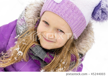 smiling girl outdoors 45244003