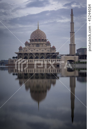 Pink Mosque 45244084