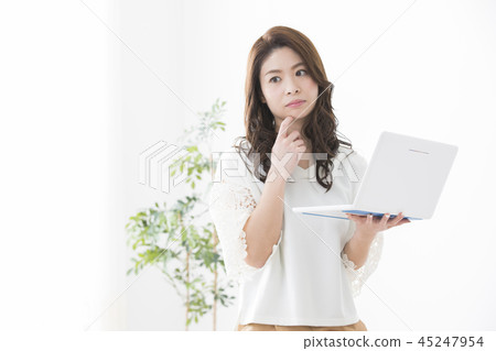 A woman looking at a computer A woman looking at a computer 45247954