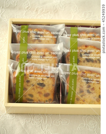 Fruit pound cake gift image (high angle) 45249939