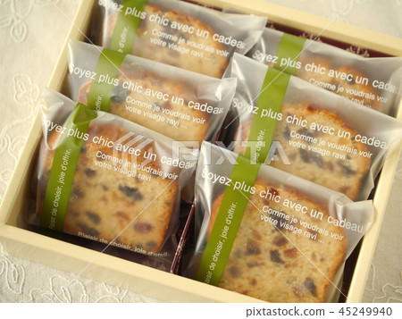 Fruit pound cake gift image (horizontal high angle) 45249940