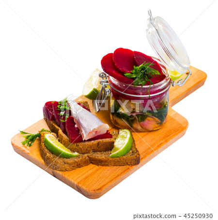 Marinated poutassou served at bread with beets, onions and marinade from lime juice 45250930