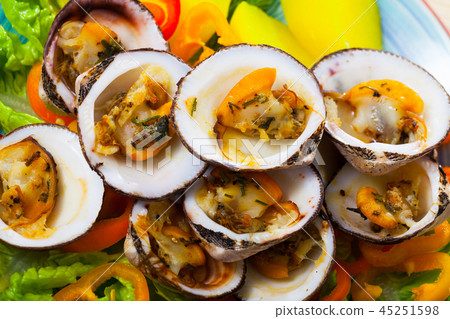 Baked in oven bivalve shellfishes Baked in oven bivalve shellfishes 45251598