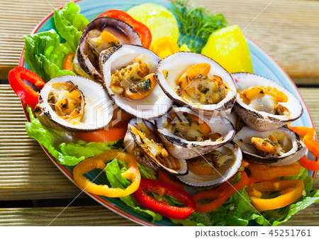 Baked Glycymeris glycymeris with vegetables Baked Glycymeris glycymeris with vegetables 45251761
