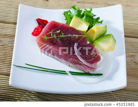 Light roasted tuna served with avocado Light roasted tuna served with avocado 45251985