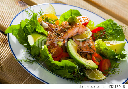 Appetizing fish salad with roasted trout 45252048