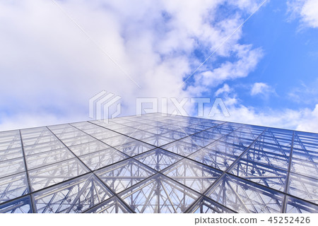 Louvre Museum in Paris Louvre Museum in Paris 45252426