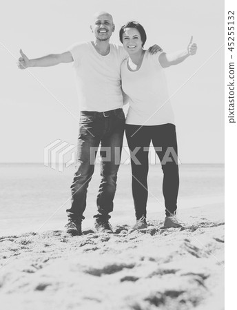 couple holding each other on the beach couple holding each other on the beach 45255132