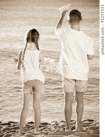 boy and girl standing beach 45255433
