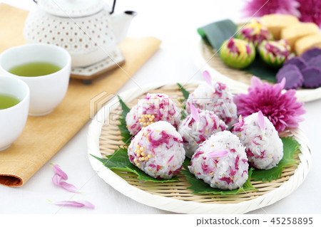 Edible chrysanthemum rice ball Edible chrysanthemum rice ball 45258895