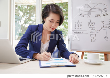 Businesswoman preparing for presentation Businesswoman preparing for presentation 45259794