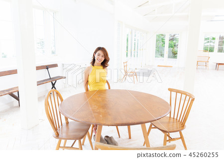 放鬆的女人 放鬆的女人 45260255