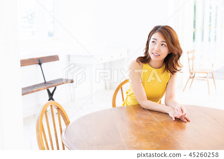 放鬆的女人 放鬆的女人 45260258