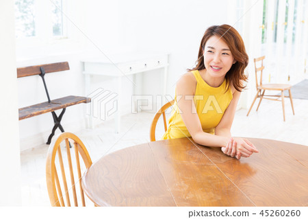 放鬆的女人 放鬆的女人 45260260