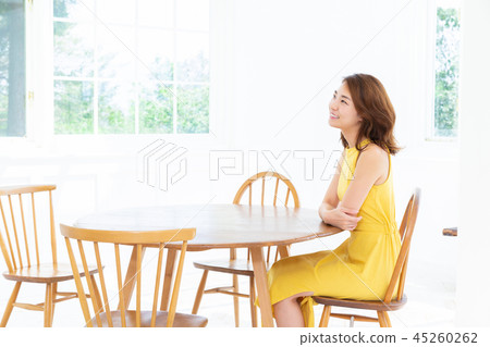 放鬆的女人 放鬆的女人 45260262