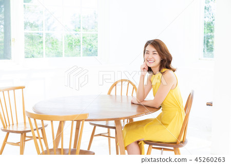 放鬆的女人 放鬆的女人 45260263