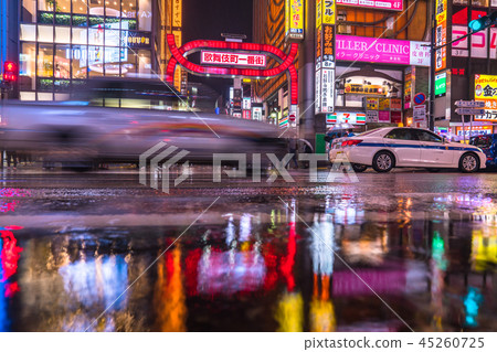《東京》東京雨季圖片，新宿的雨夜景 45260725