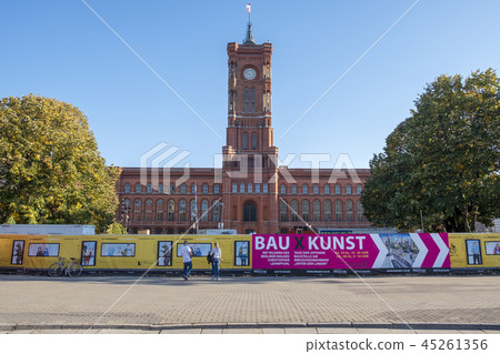 紅色的市政廳 45261356