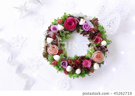 Christmas rose wreath salad Christmas rose wreath salad 45262719
