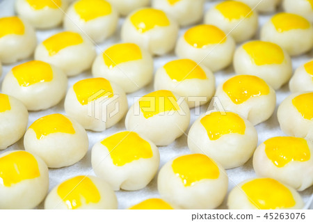 Chinese pastry moon cake 45263076