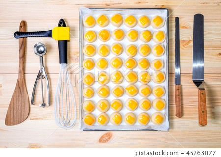 Chinese pastry moon cake  45263077