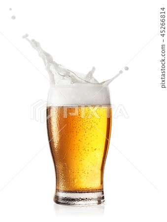 Splash of foam in glass of beer 45266814