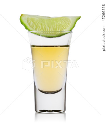Glass of tequila with slice of lime 45266838