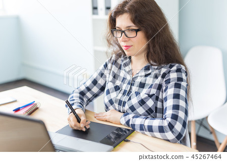 Business, web design and graphic art concept - Beautiful smiling woman in glasses using mouse pan 45267464