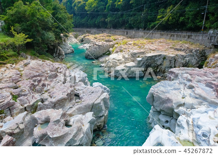 The worship of the old river town waterfall 45267872