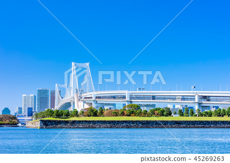 Rainbow Bridge from Tokyo Odaiba Beach Park Rainbow Bridge from Tokyo Odaiba Beach Park 45269263