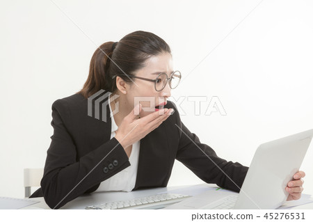 Career woman working in the office Career woman working in the office 45276531