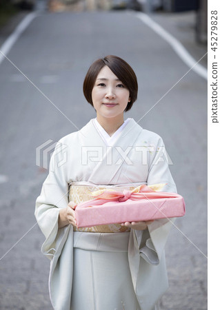 New Year gift year-end gift image Kimono figure woman New Year gift year-end gift image Kimono figure woman 45279828
