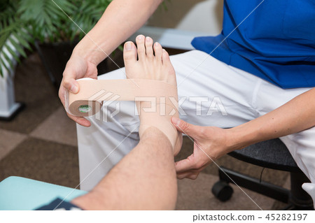 Osteopathic clinic taping 45282197
