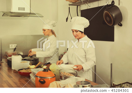 Female chefs preparing food on restaurant kitchen 45284301