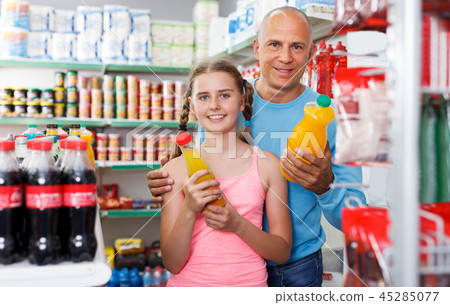 male and girl buying drinks male and girl buying drinks 45285077