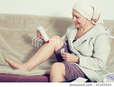 Woman doing body hair removal 45285934